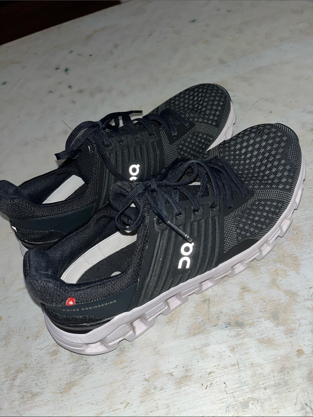 On Cloudswift running shoes in a sleek Black/Rock color scheme | size 8.5